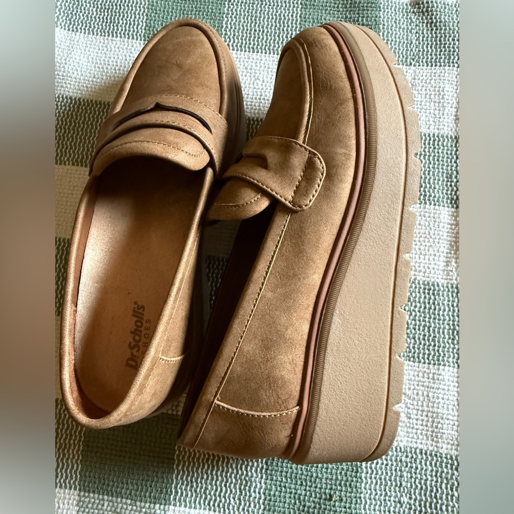 Dr. Scholl's women’s Tan platform loafers